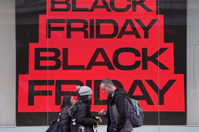 UK retail sales decline in November