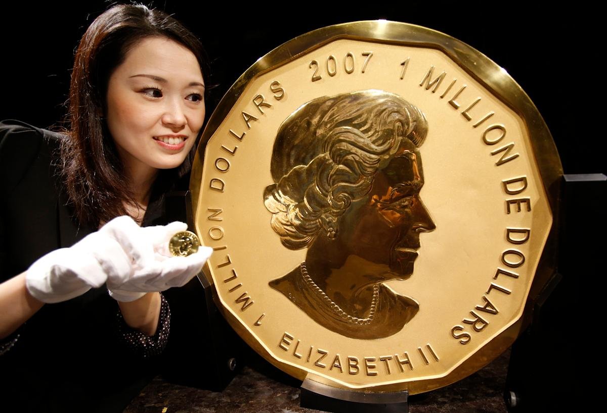 Gold prices soar to record high