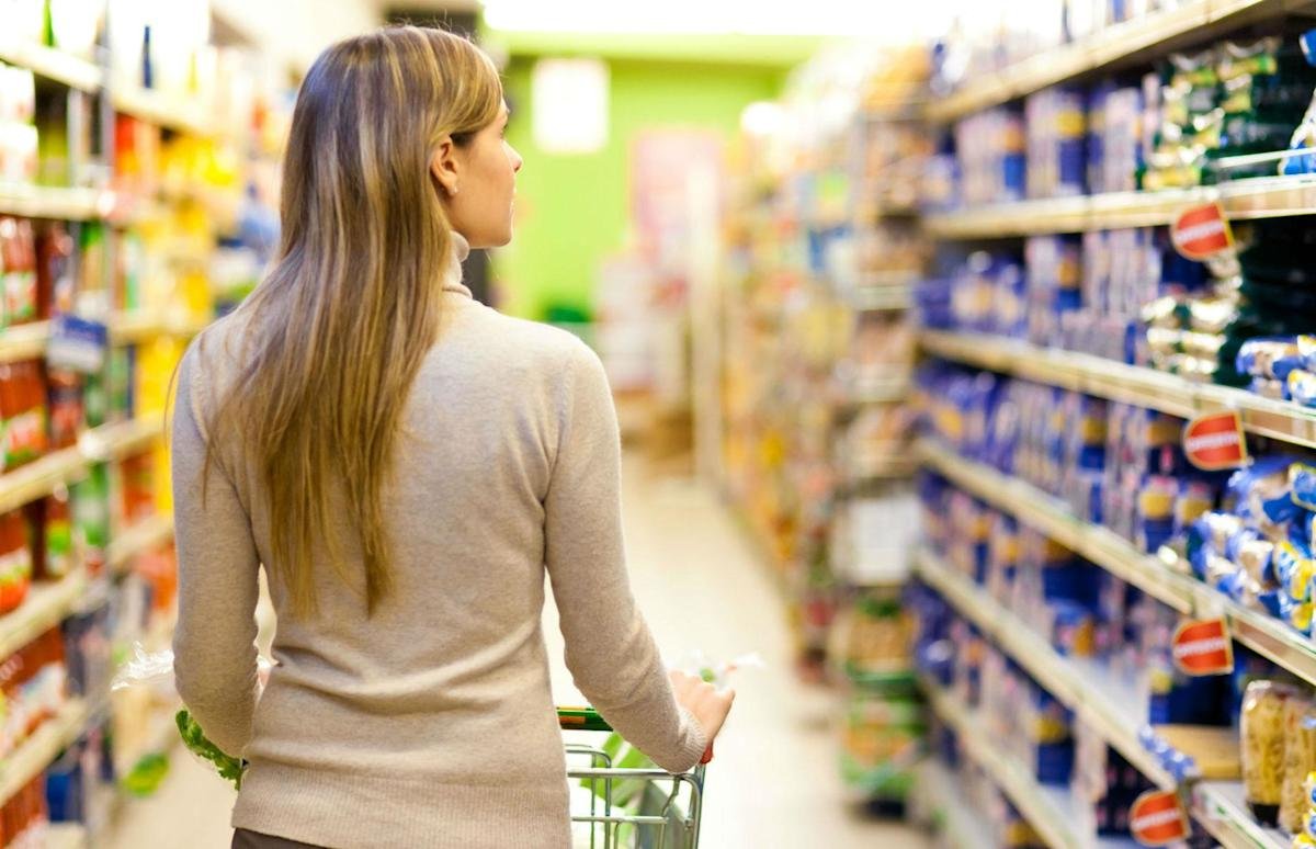 high-street shops manipulate consumer spending