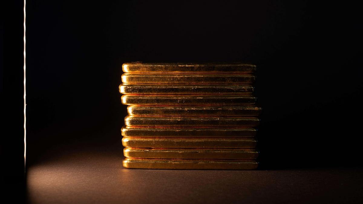 gold prices shining in uk stock market