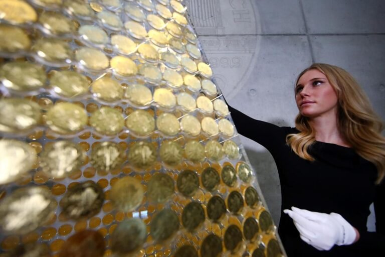 gold prices rise amid us venezuela tensions