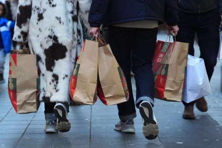 Late night shopping boosts UK high street sales