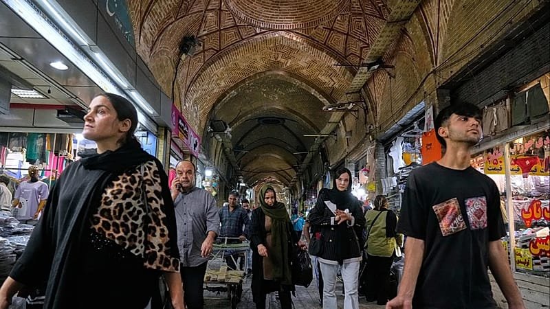 iran currency crisis sparks protests