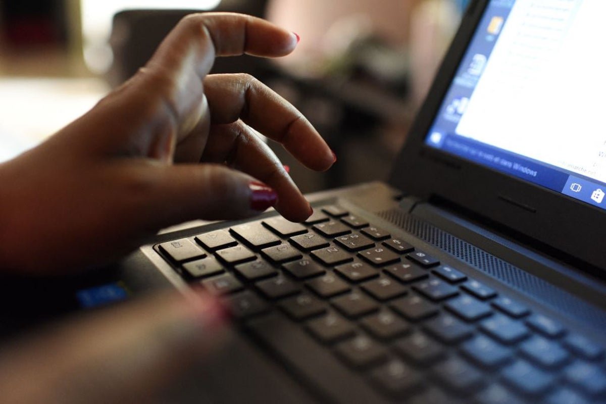 uk finance scams warning sign