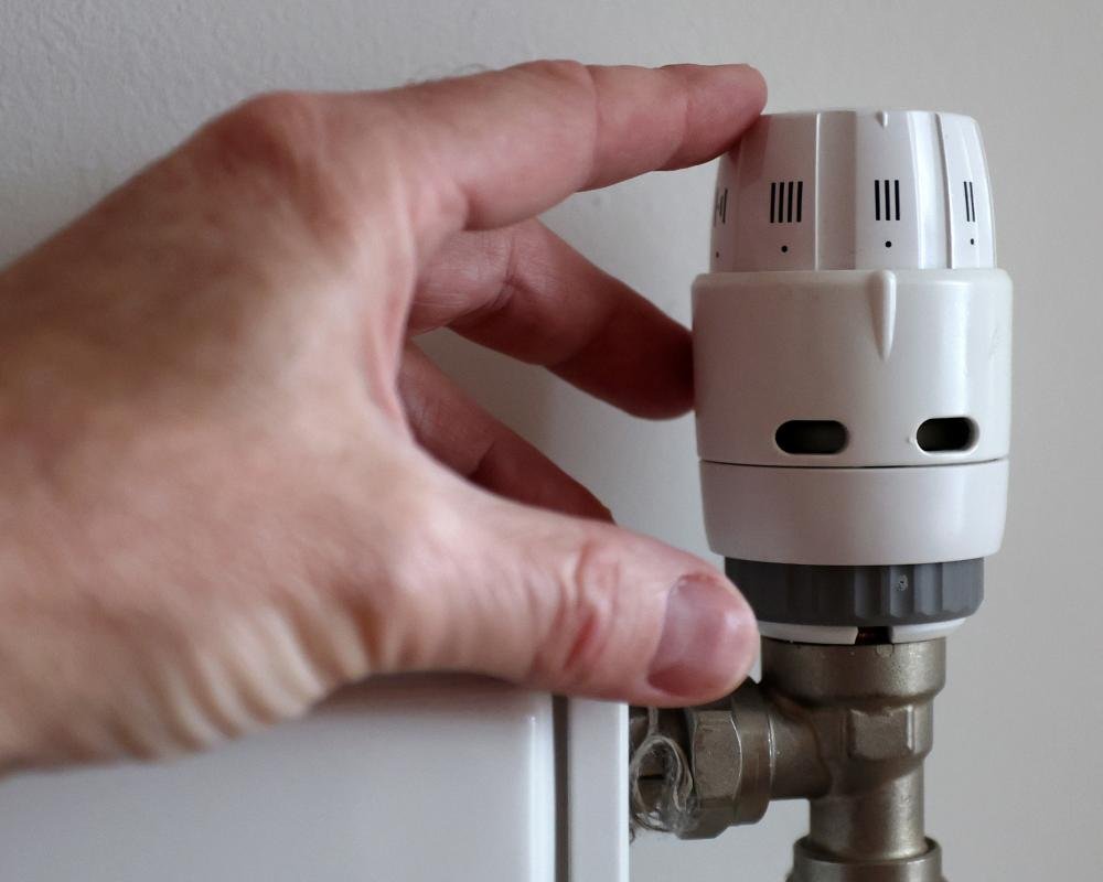 UK households saving money on energy bills