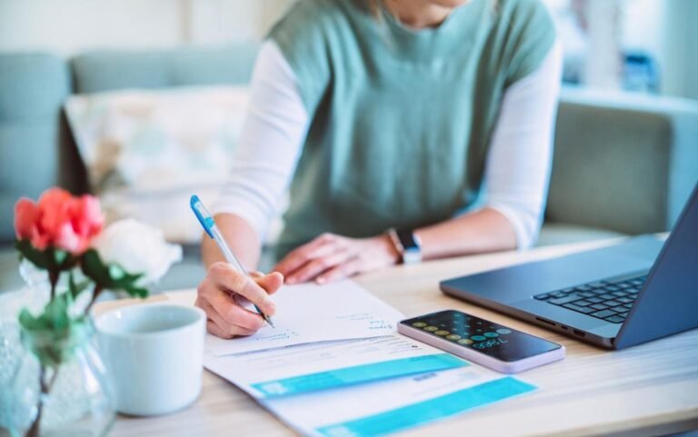 Budgeting and financial planning with 50/30/20 rule