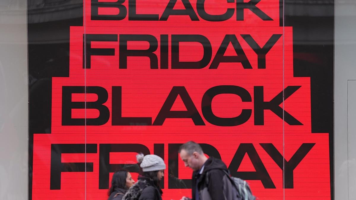 UK retail sales decline in November