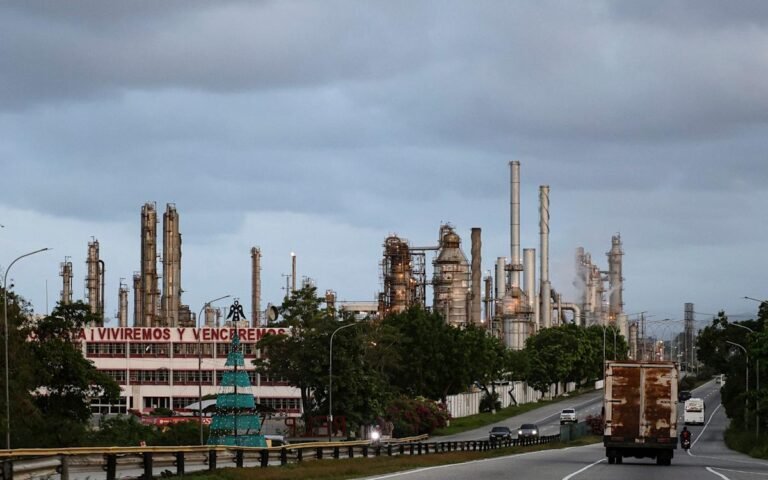 Venezuelan oil rig in operation