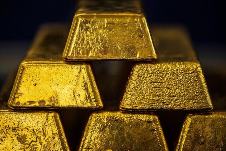gold prices surge to record high