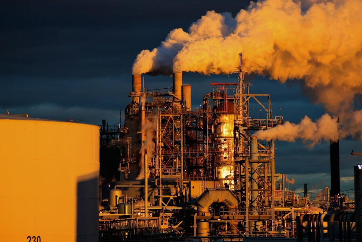 Oil prices rebound on Iran fears