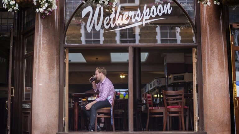 Wetherspoon pub Christmas trading