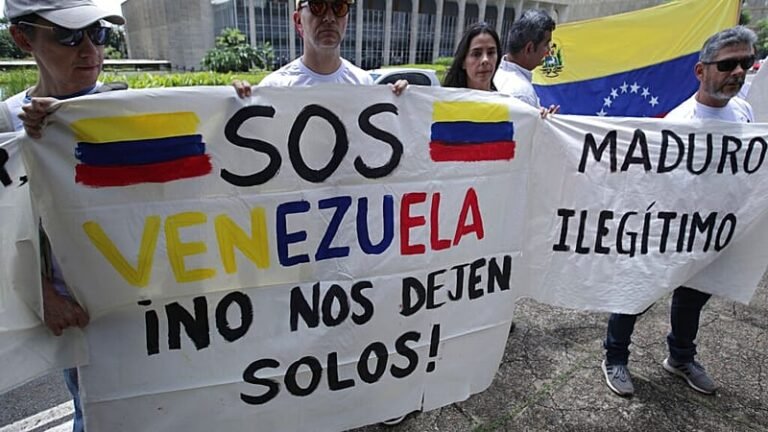 Venezuelan bolivar currency in freefall