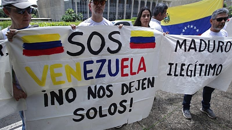Venezuelan bolivar currency in freefall