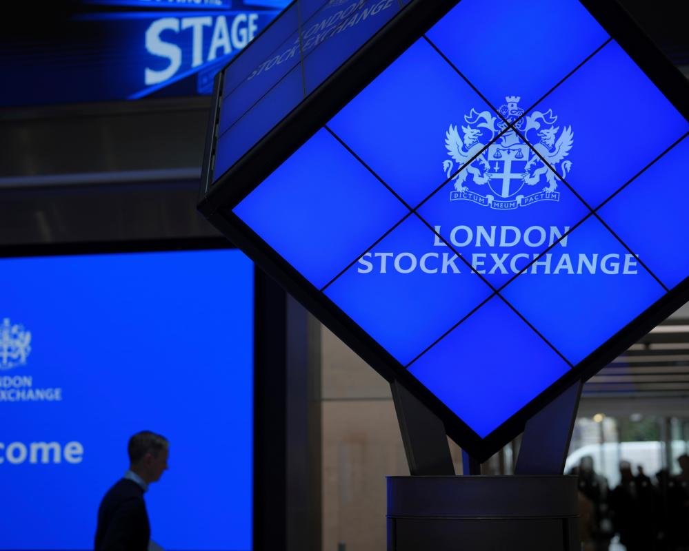 FTSE 100 breaks 10,000 mark