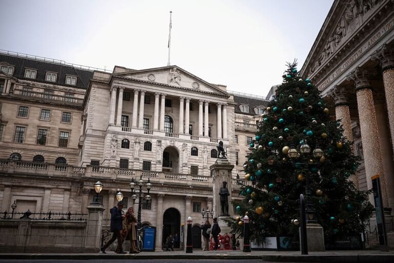UK interest rates cut to 2.75 percent